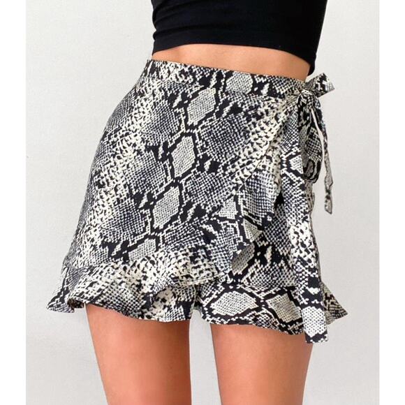 Nasty Gal Snake Yourself At Home Print Wrap Mini Skirt Size US 0 - Picture 1 of 9